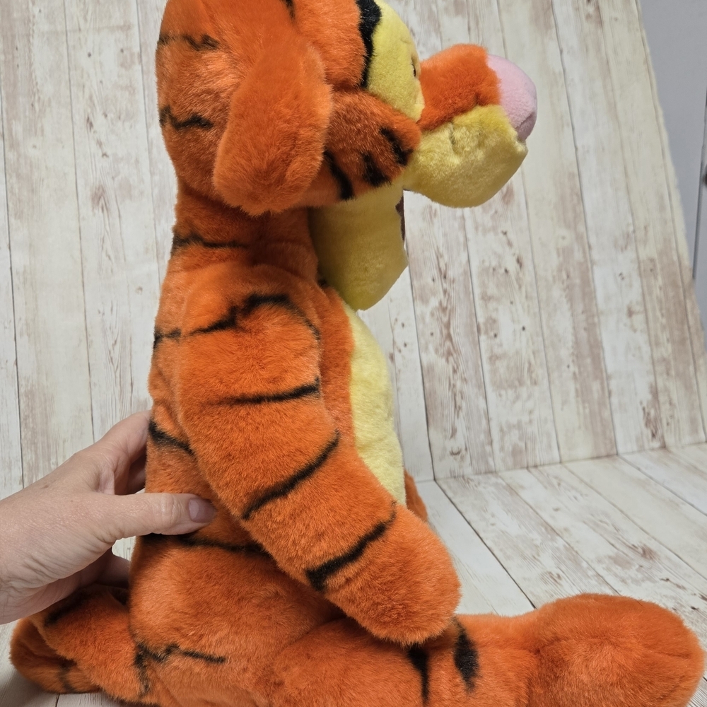 VTG Disney Store Exclusive  Tigger 19" Plush Winnie the Pooh Authentic - Picture 4 of 12